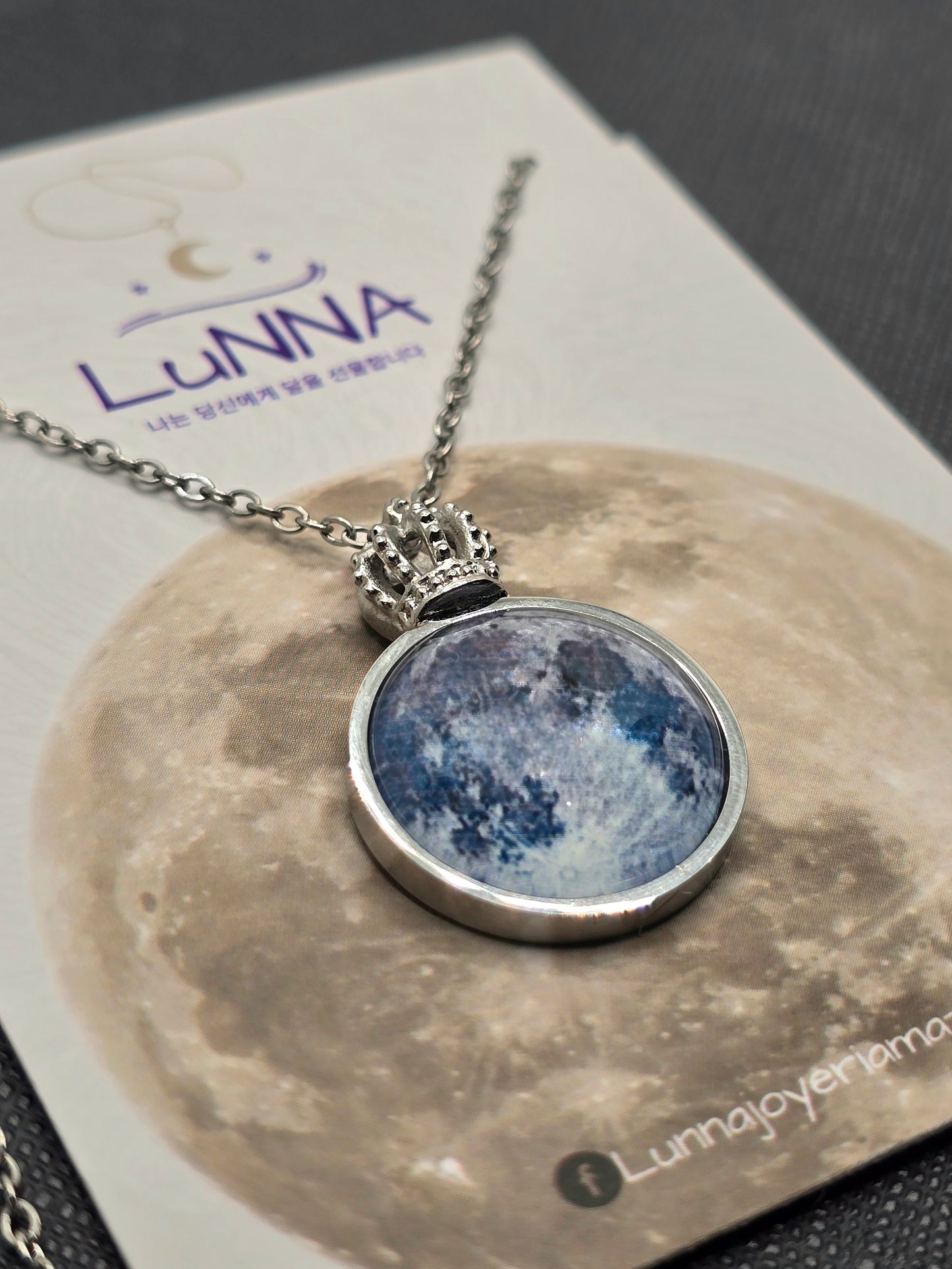 Collar Corona de luna 20mm ~ 👑🌕 Brilla en la oscuridad.