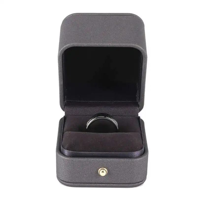 Caja para anillo de compromiso, promesa o regalo.  Recubierta de cuero PU.