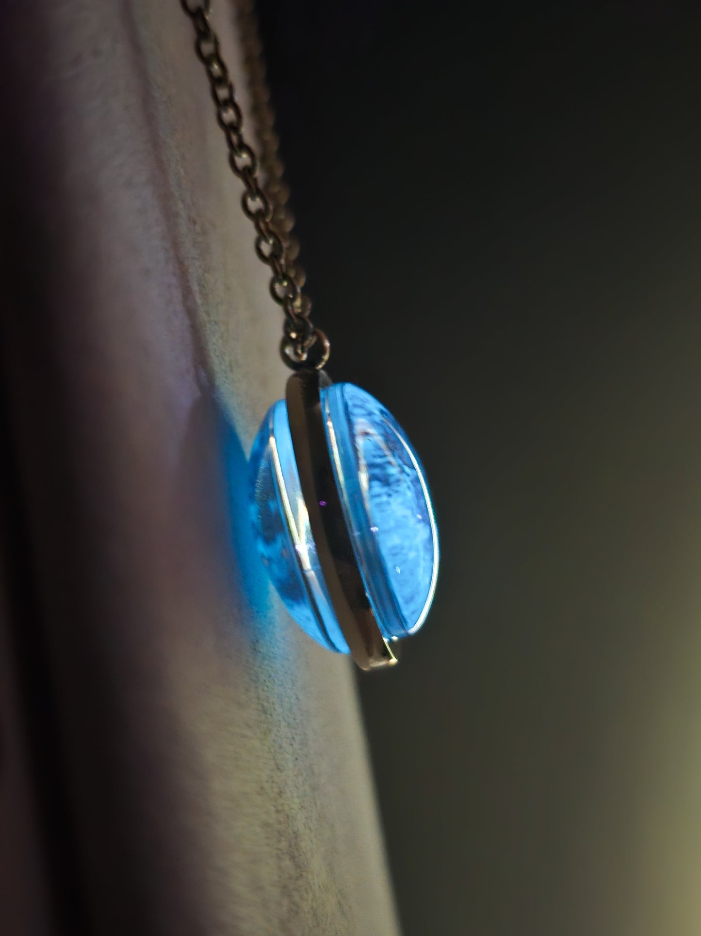 Collar de Luna - laminado en ORO 14k - Doble Cara - Brilla En la Oscuridad Lunna