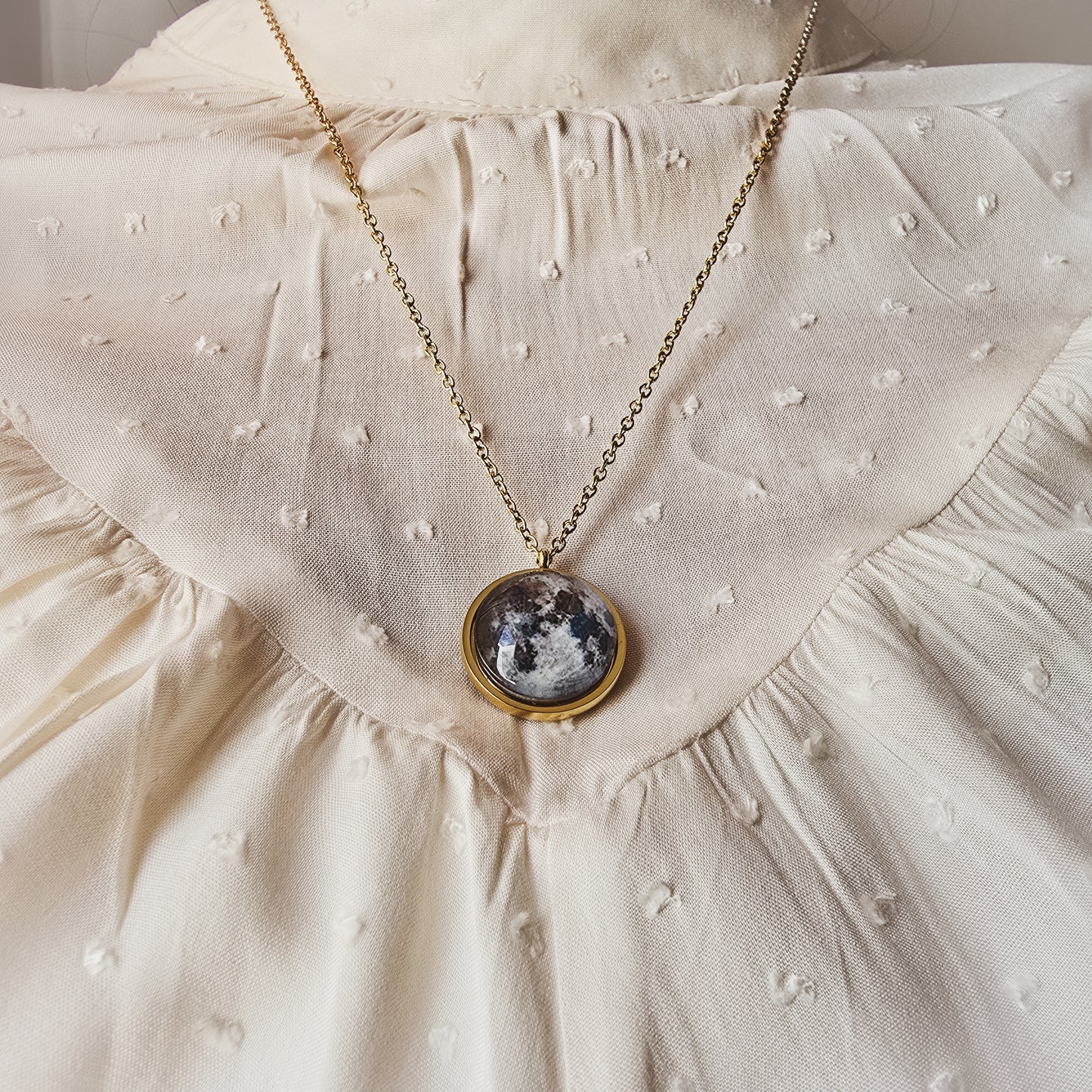 Collar de Luna - laminado en ORO 14k - Doble Cara - Brilla En la Oscuridad Lunna