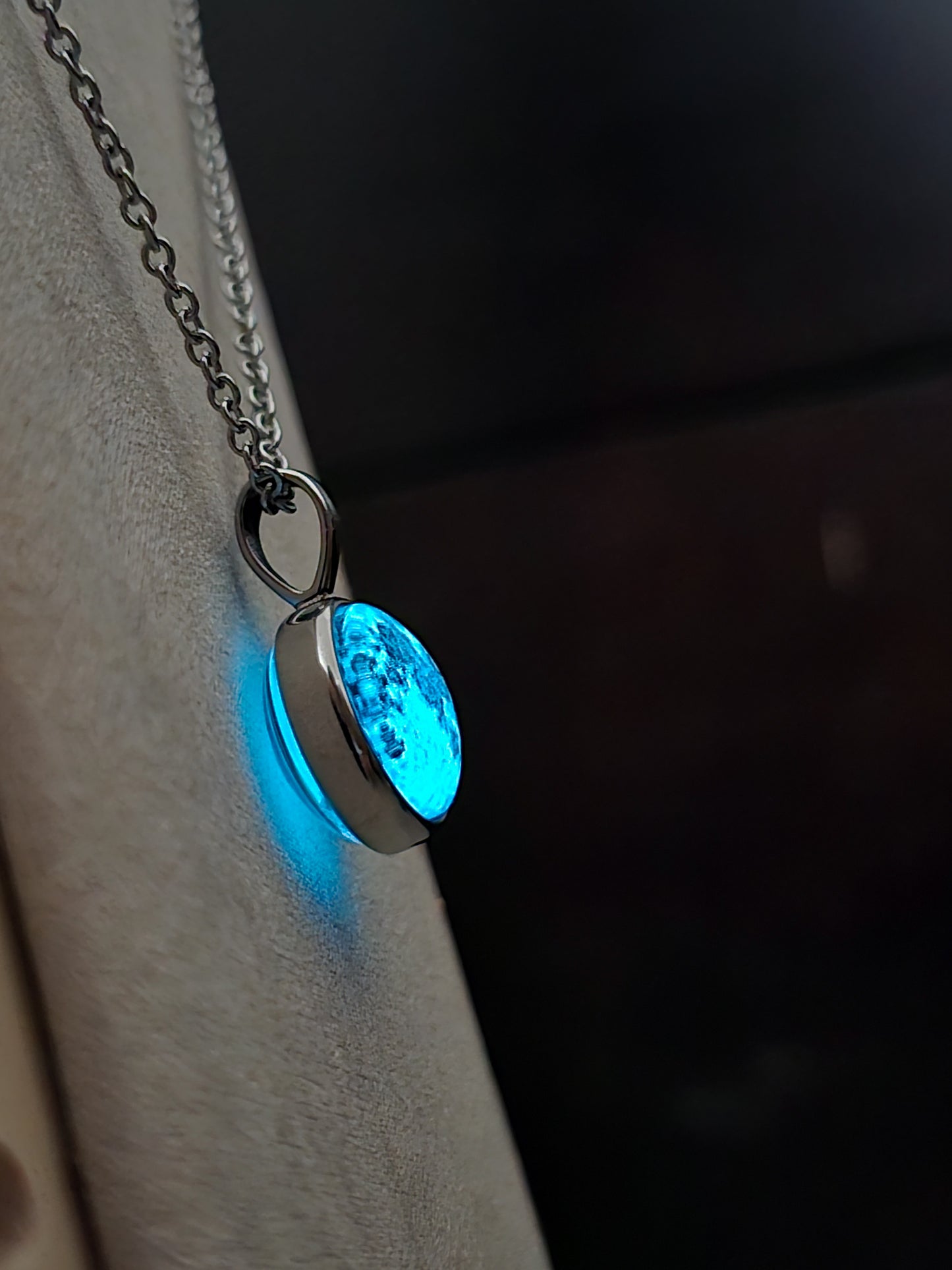 Collar de Luna Doble Cara 16mm Brilla En la Oscuridad Lunna