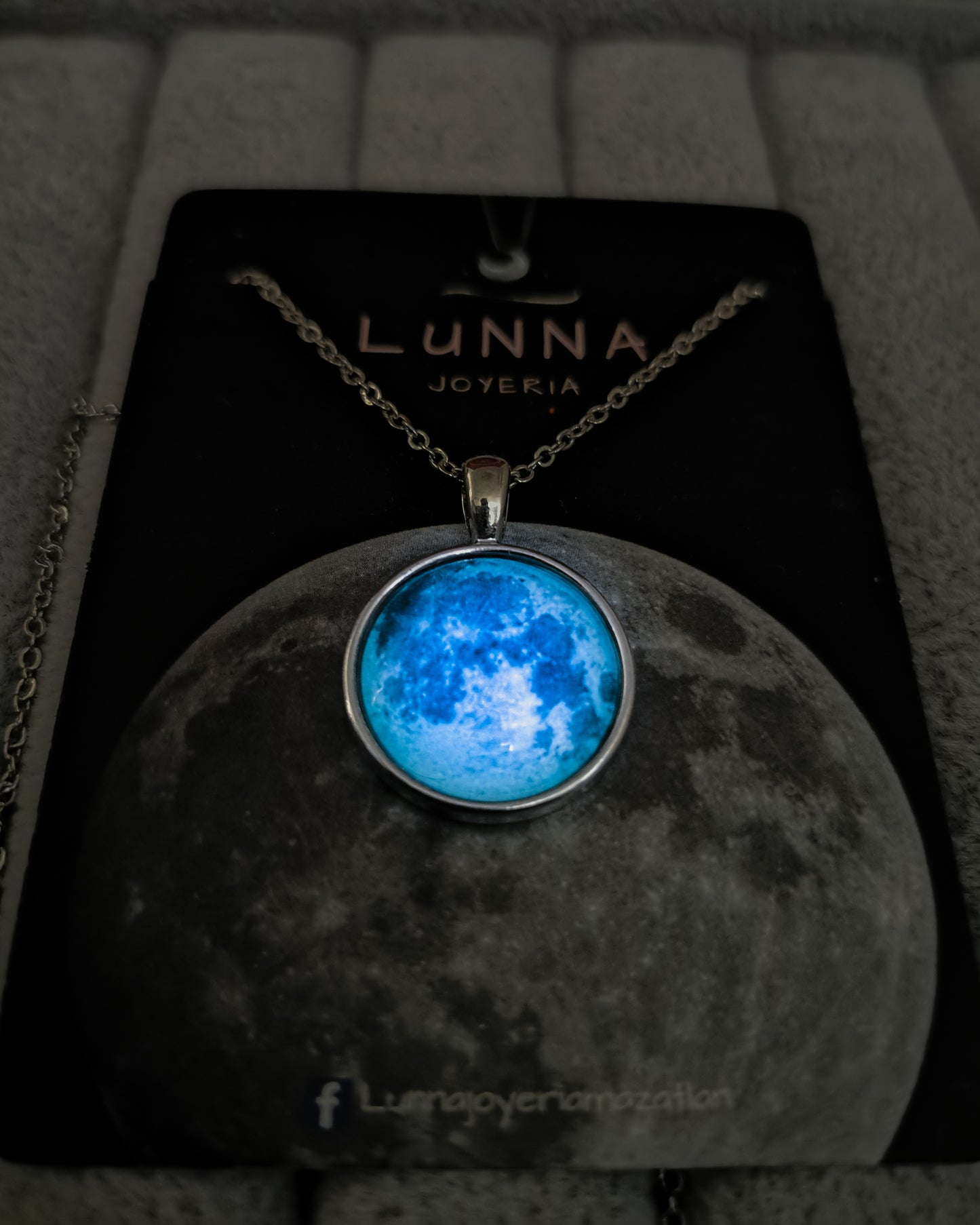 Collar de luna Brillo Azul ~