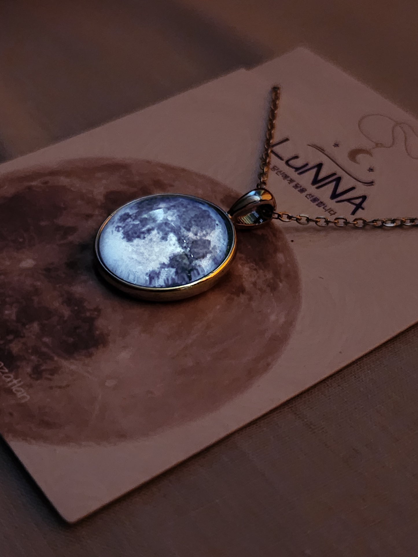 Collar Y Brazalete  Luna De Plata/ Brilla En Oscuridad!