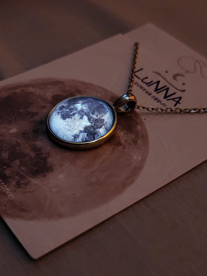 Collar Y Brazalete  Luna De Plata/ Brilla En Oscuridad!