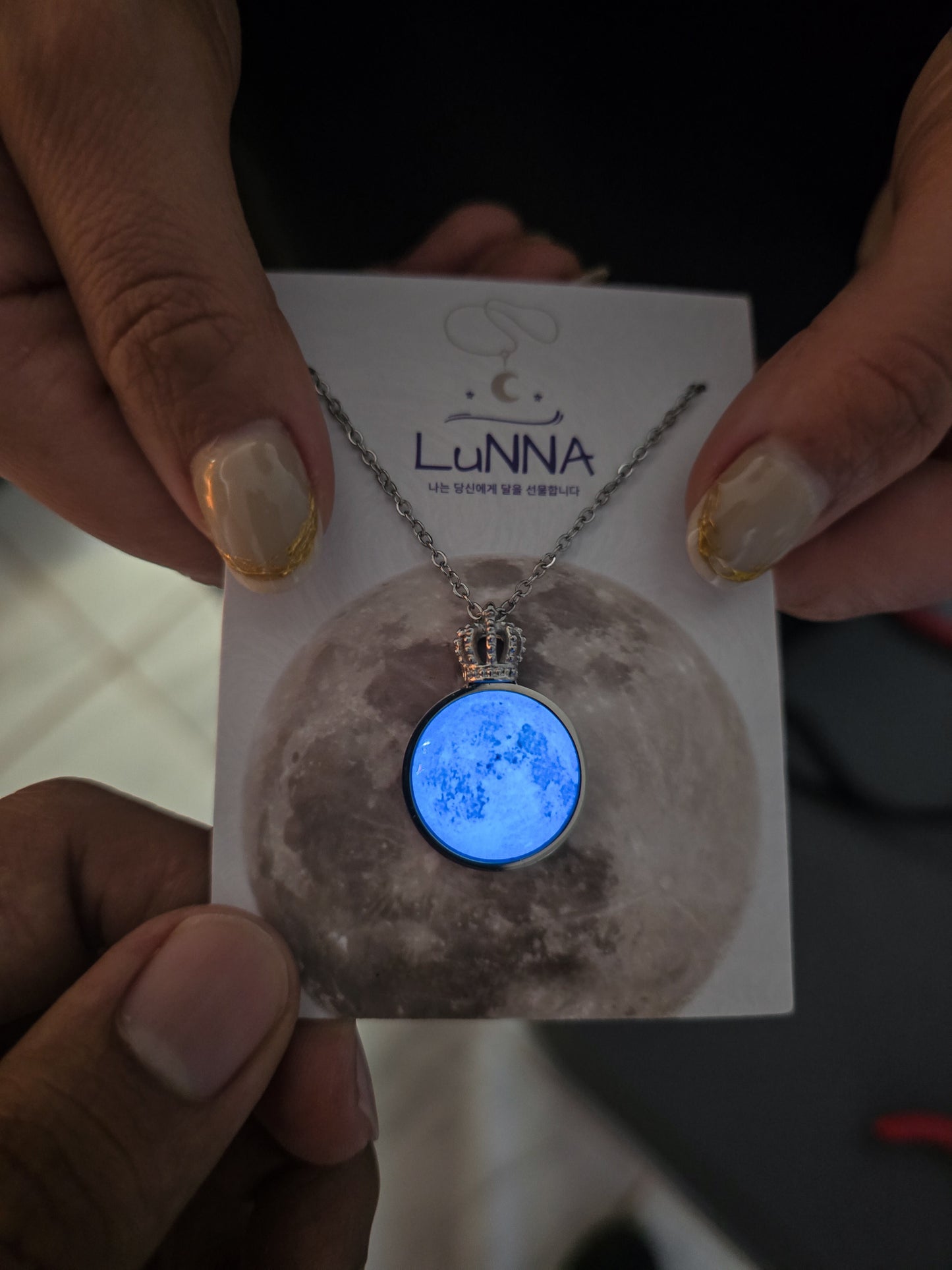 Collar Corona de luna 20mm ~ 👑🌕 Brilla en la oscuridad.