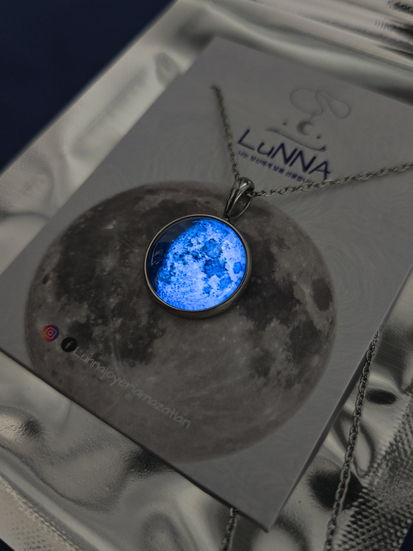 Collar de luna Brillo Azul ~
