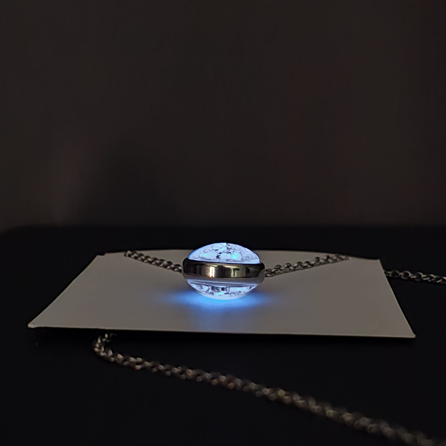 Collar de Luna Doble Cara 16mm Brilla En la Oscuridad Lunna