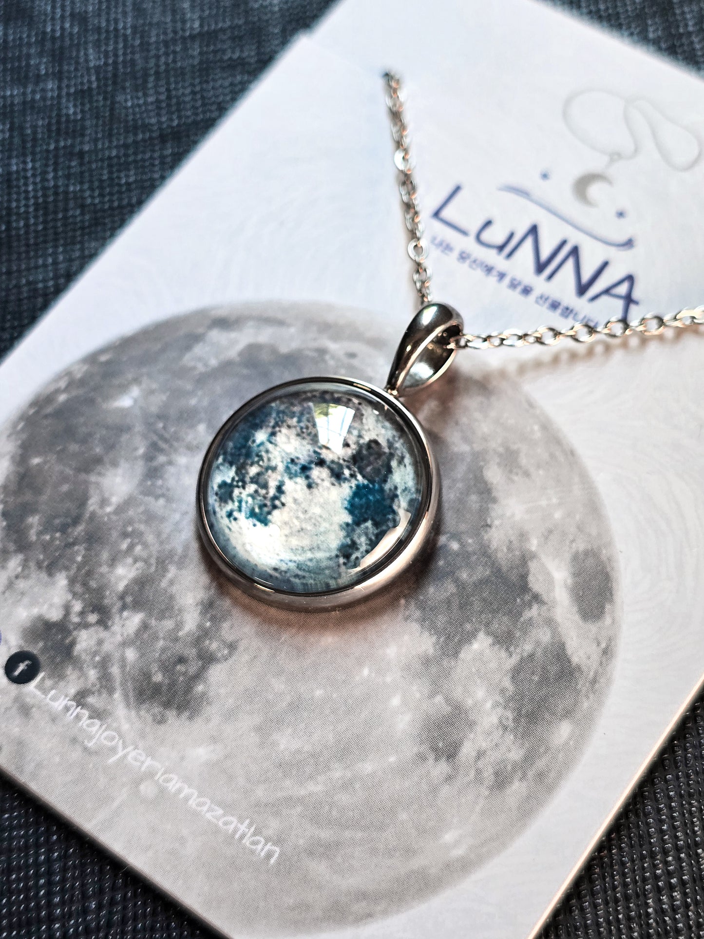 Collar de luna Brillo Azul ~