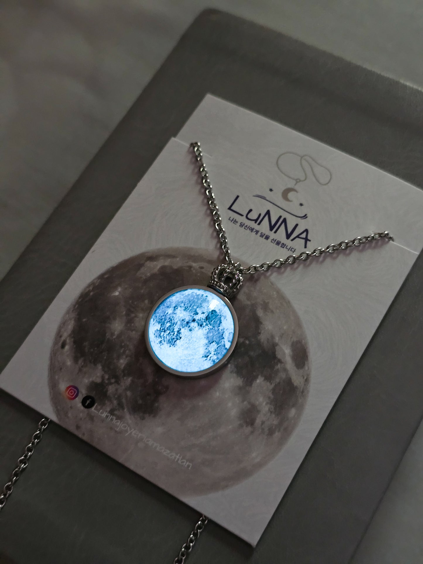 Collar Corona de luna 20mm ~ 👑🌕 Brilla en la oscuridad.