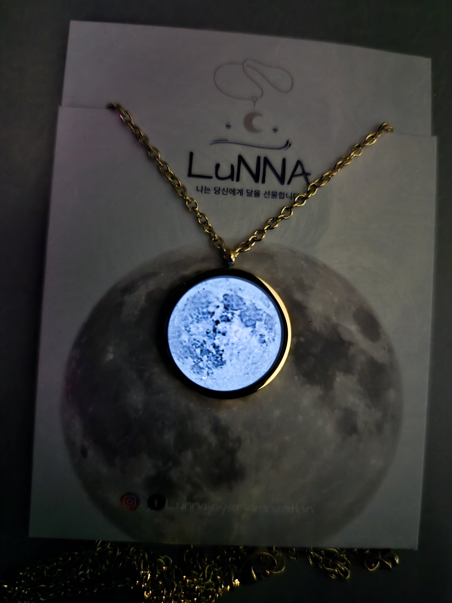 Collar de Luna - laminado en ORO 14k - Brilla En la Oscuridad Lunna