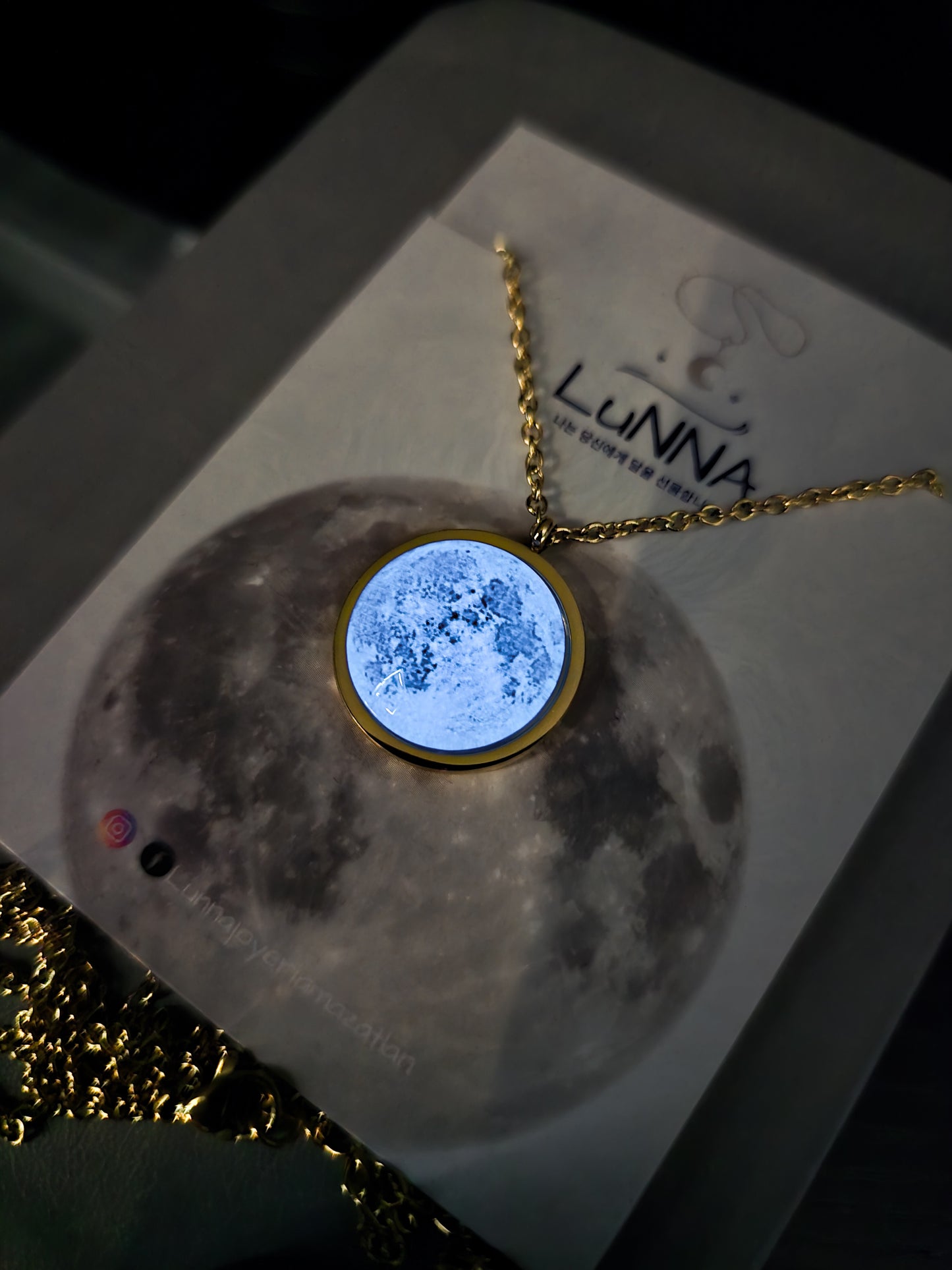 Collar de Luna - laminado en ORO 14k - Brilla En la Oscuridad Lunna