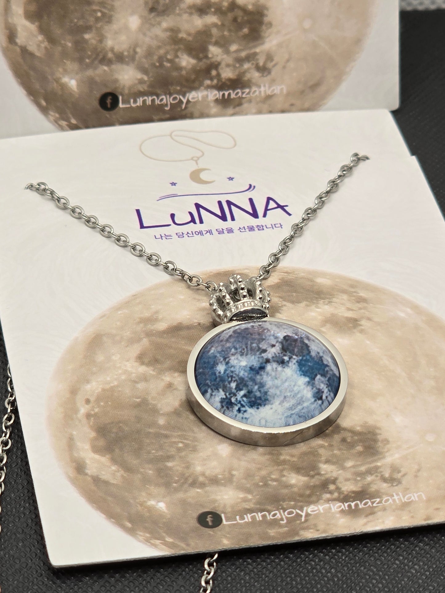 Collar Corona de luna 20mm ~ 👑🌕 Brilla en la oscuridad.